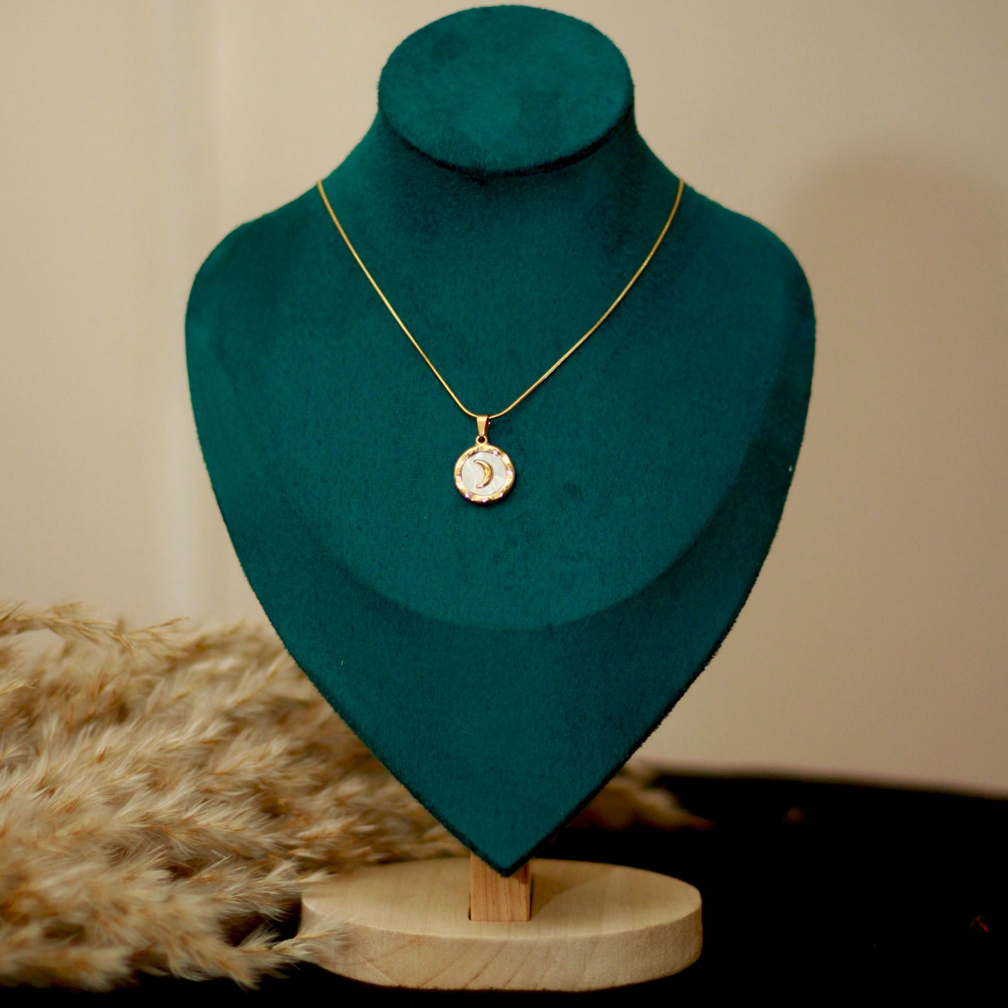 سلسلة هلال صدف