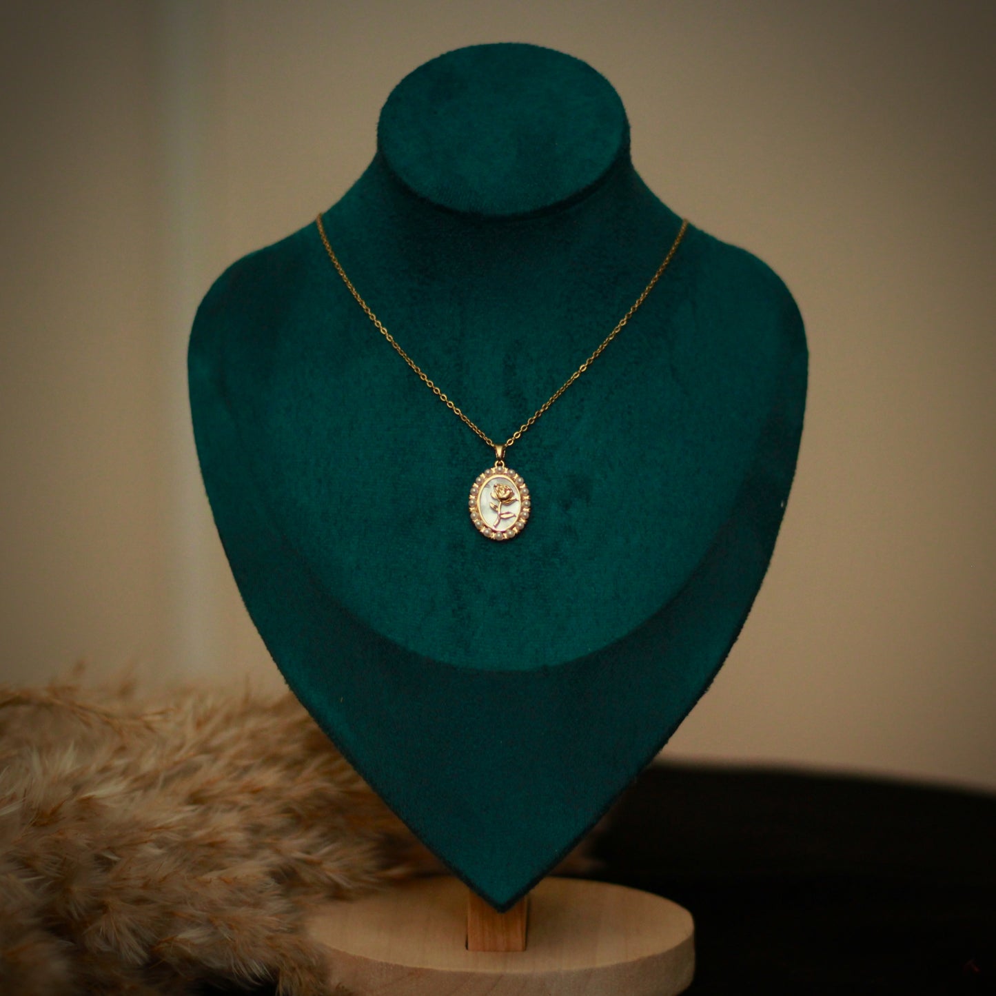 سلسلة وردة إطار لولي