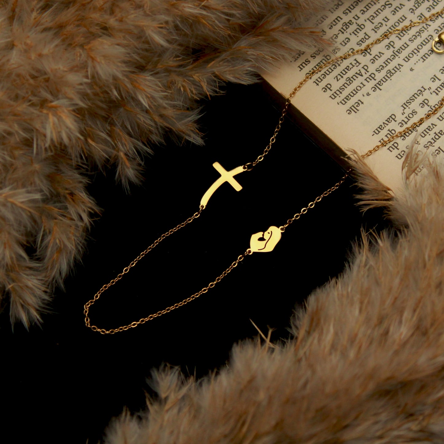 سلسلة السيدة العذراء بصليب