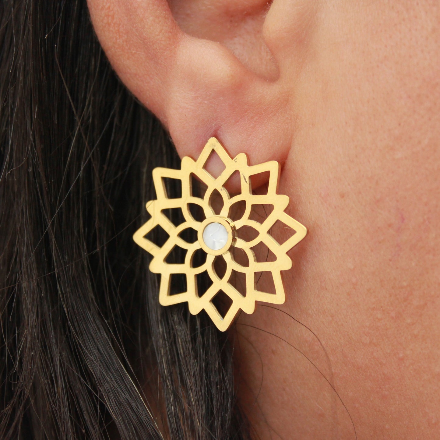 حلق زهرة الذهب