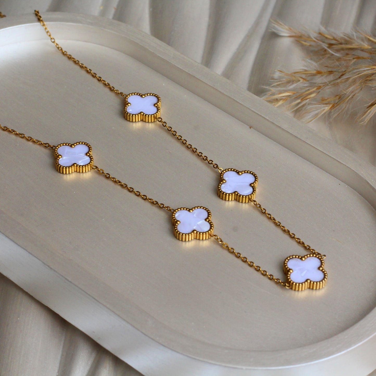 سلسلة فانكليف أبيض