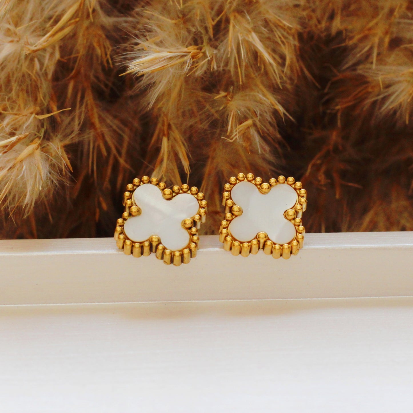 حلق فانكليف أبيض