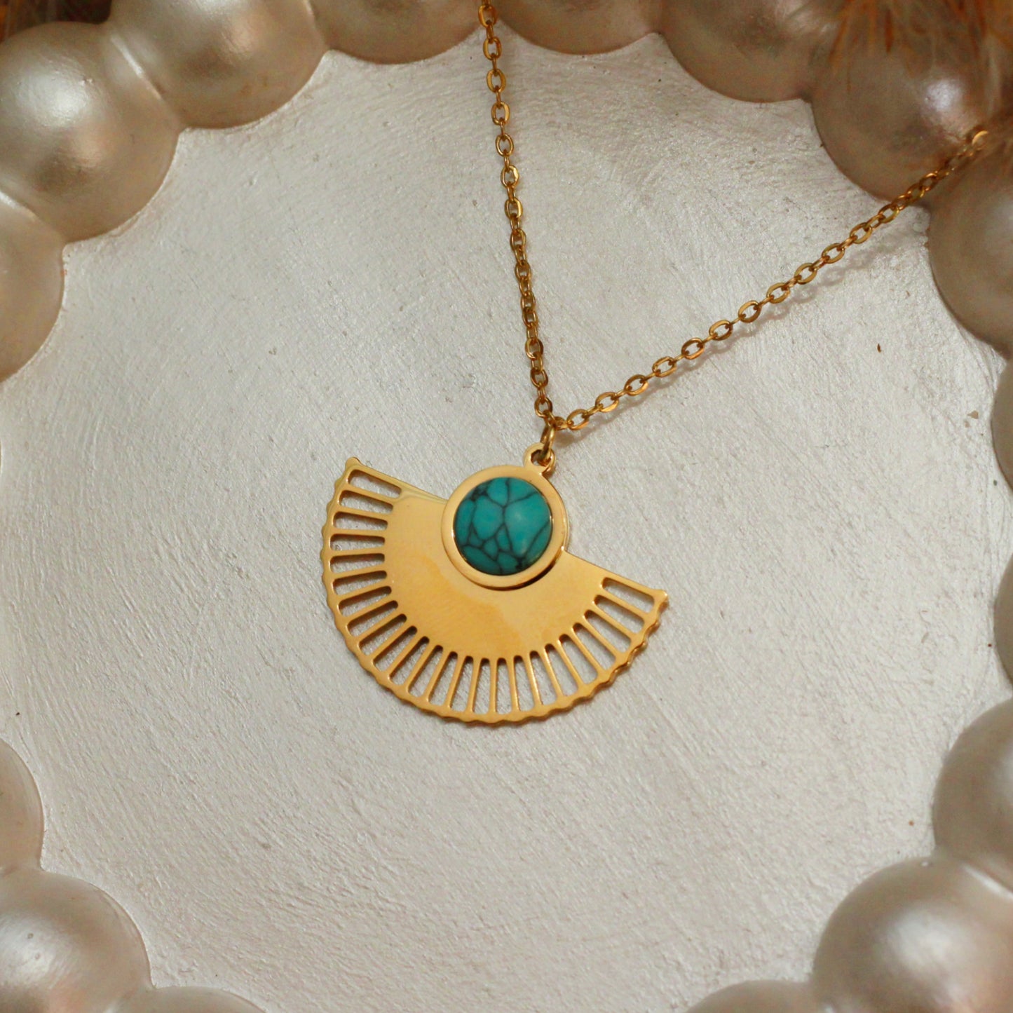 سلسلة نصف شمس بحجر فيروزي