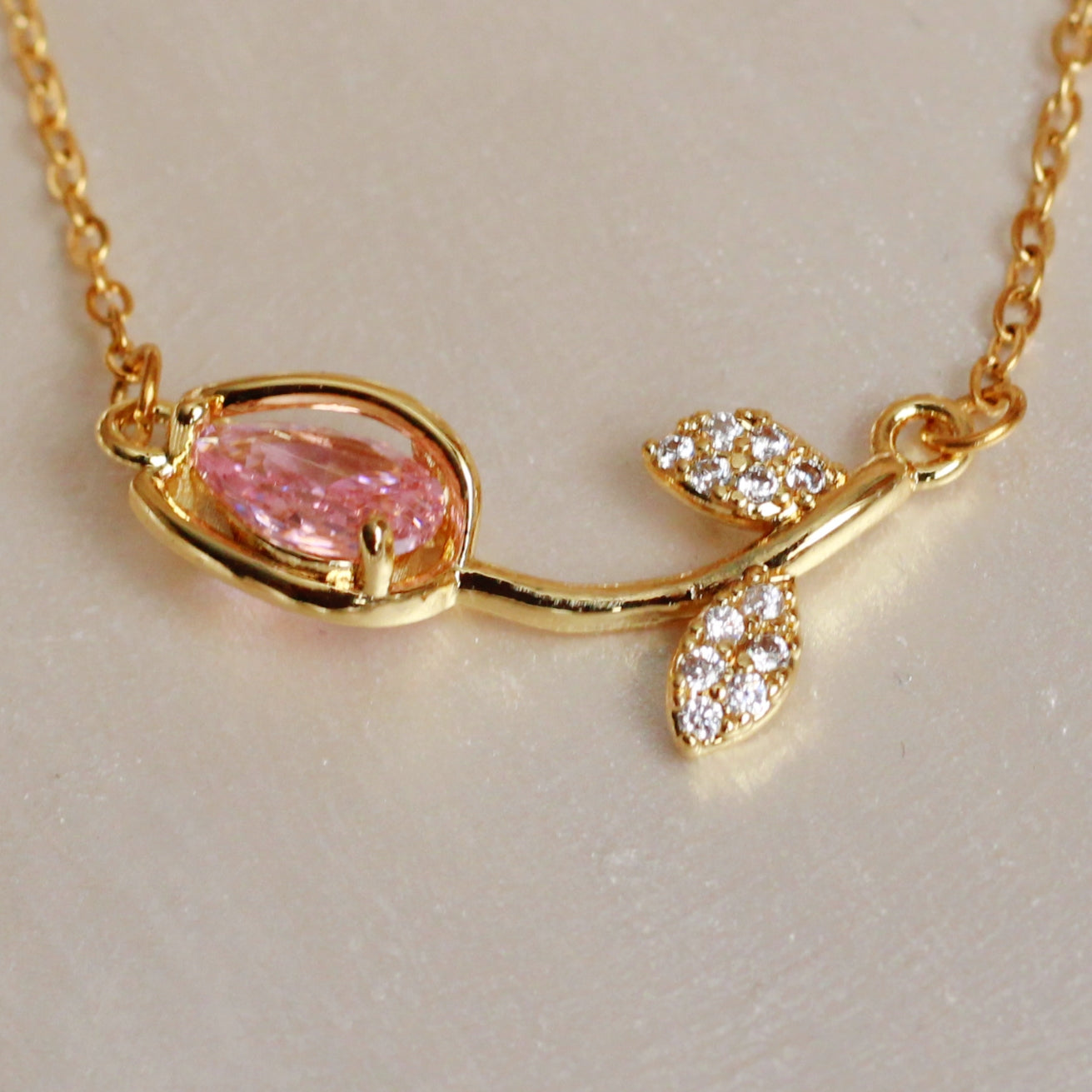 سلسلة وردة بينك