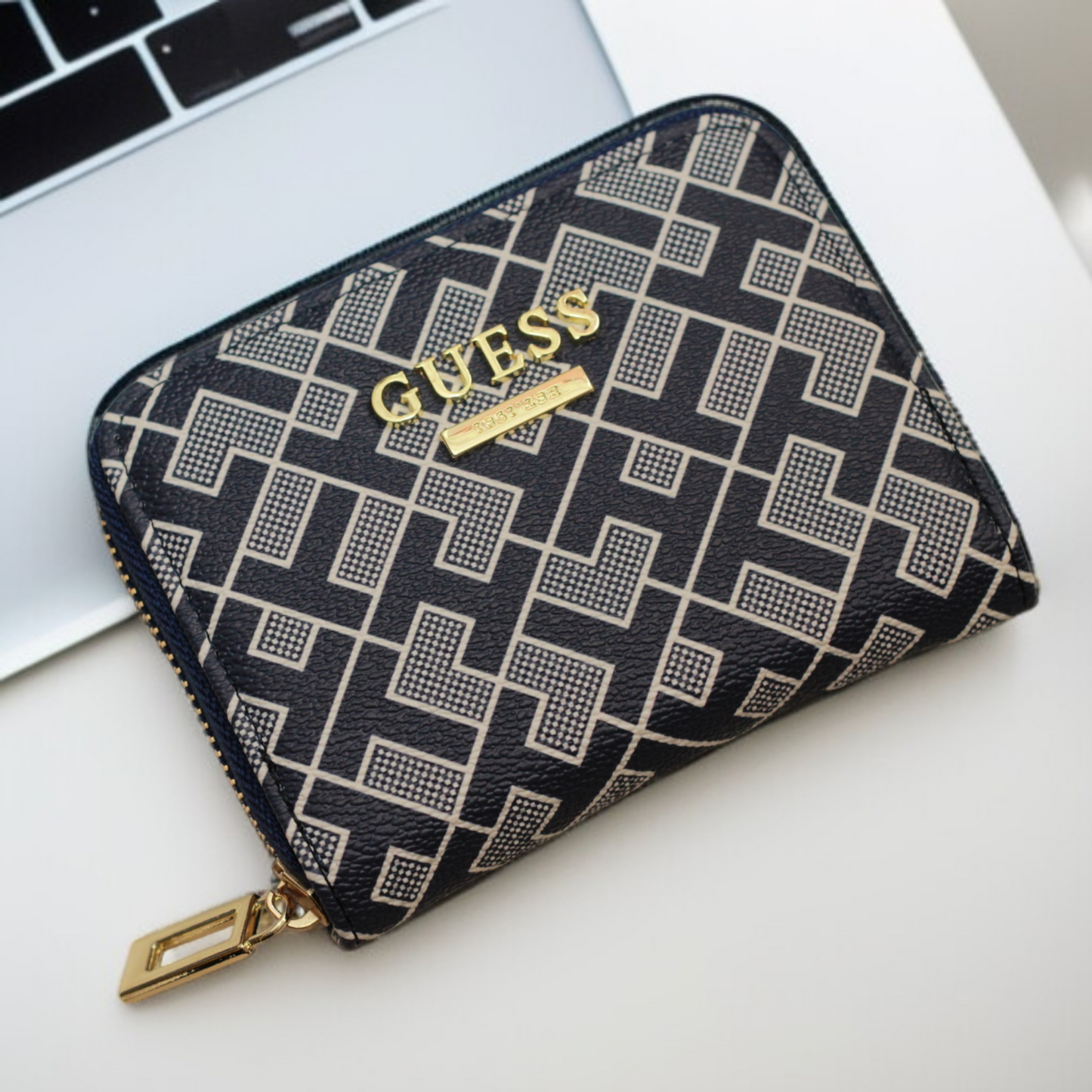 محفظة Guess كحلى للسيدات