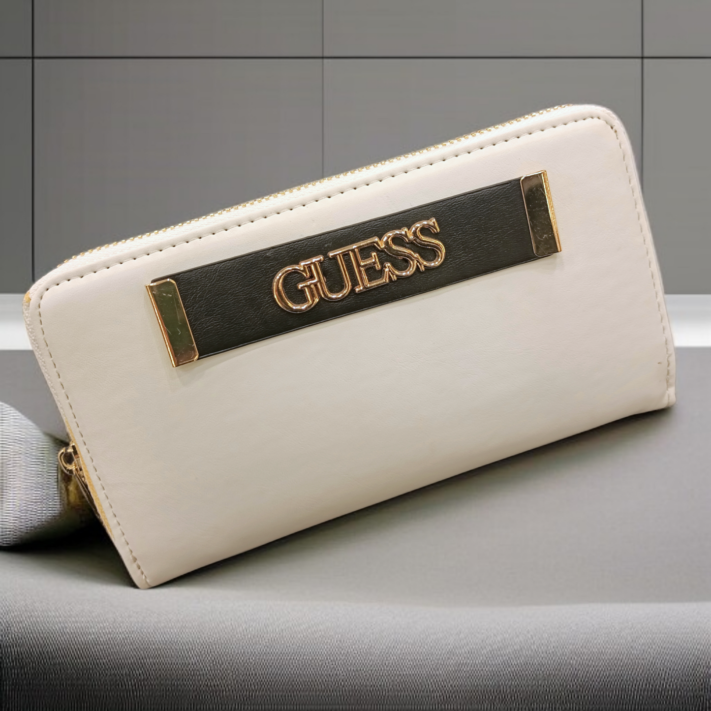 محفظة Guess طويلة  للسيدات